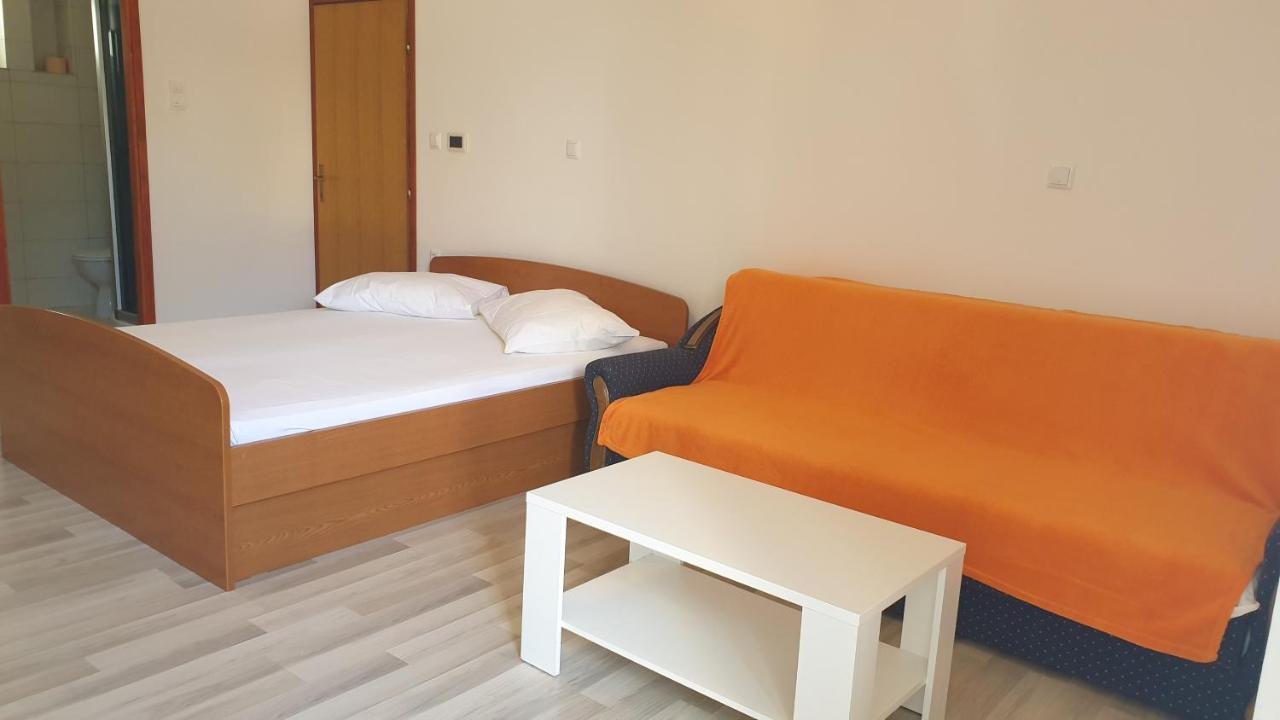 Apartments Milka Pag 帕格 外观 照片